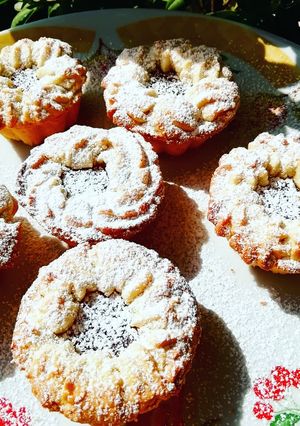 Foto di Cestini di frolla montata bimby con confettura di albicocche