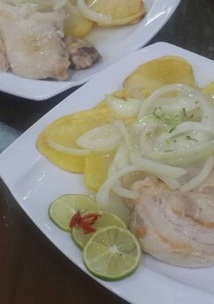 Hình của món Lườn gà sốt chanh.