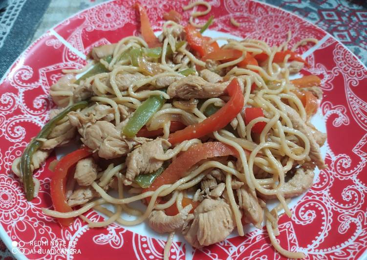 Wok de pollo con verduras