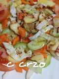 Ensalada de repollo, aderezada con vinagre de fresas