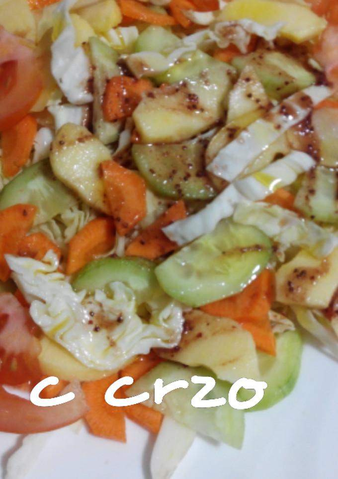 Una foto de Ensalada de repollo, aderezada con vinagre de fresas