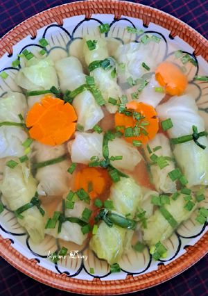 Hình của món Canh bắp cải cuốn thịt bằm.