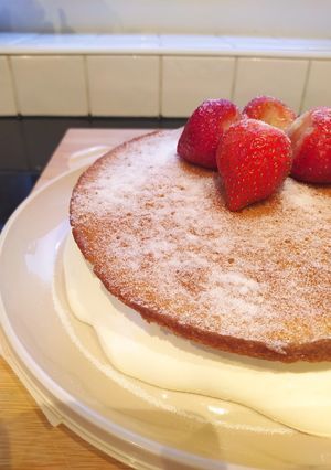 A picture of Victoria sponge cake.