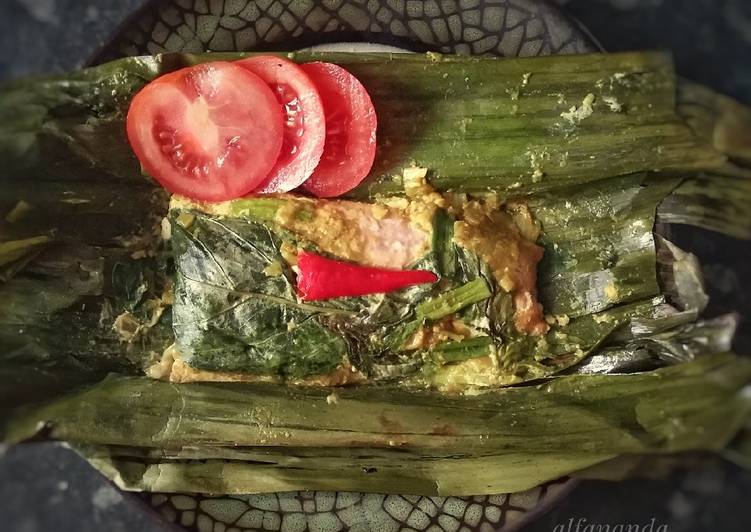 Resep Pepes ikan salmon bumbu kuning Lezat