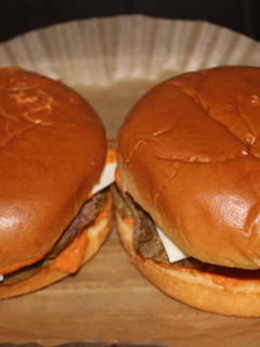 Una foto de Carne al vapor con complejo de hamburguesa