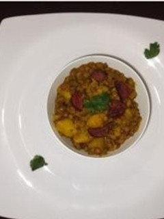 Una foto de Lentejas con patata, panceta y chorizo