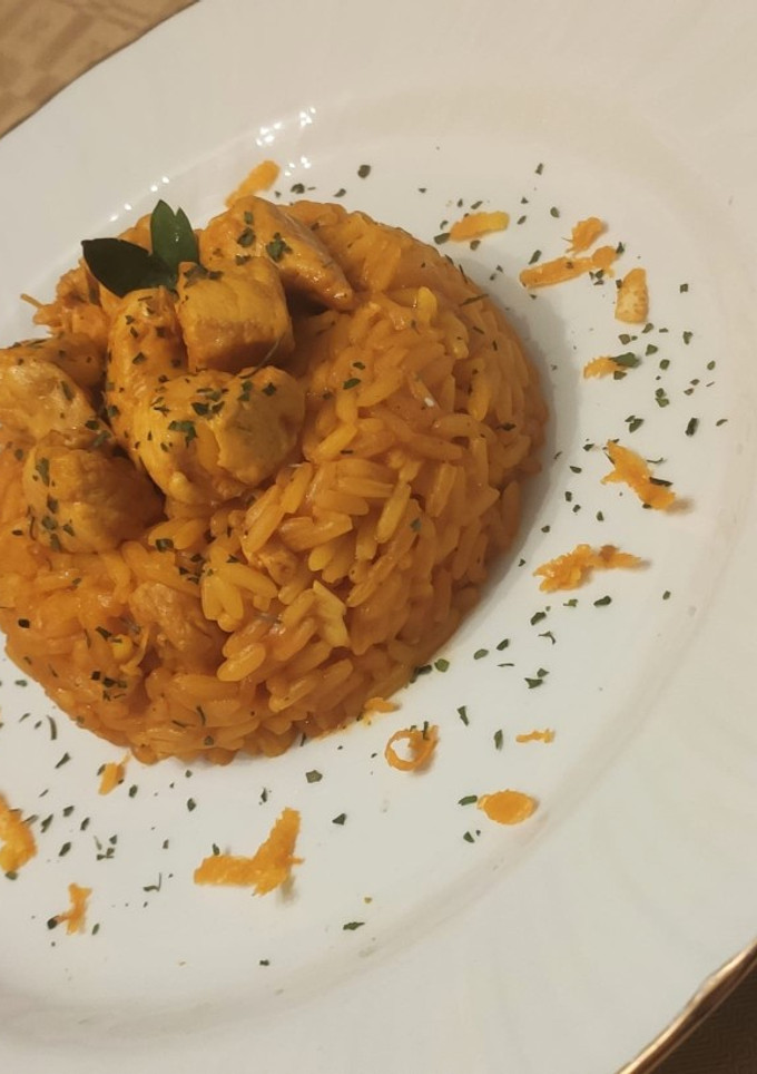 Una foto de Arroz con pollo a la naranja