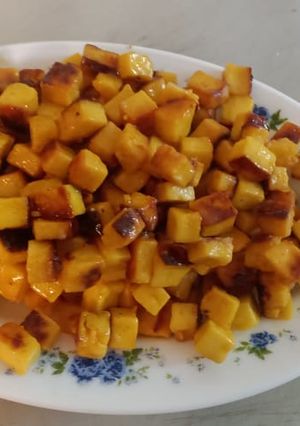 A picture of Paneer tossedwith sugar syrup.