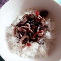 A picture of Nasi santan cumi.
