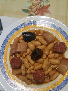 Una foto de Fabada Asturiana