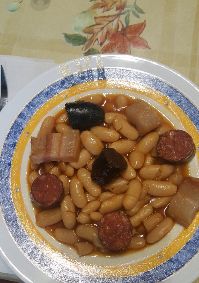 Una foto de Fabada Asturiana