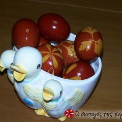 A picture of Easter red eggs.