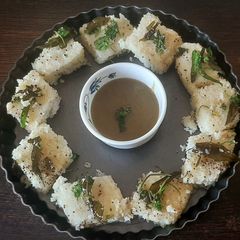 A picture of Suji dhokla.