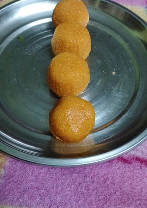 बूंदी के लड्डू (boondi ke ladoo recipe in Hindi) रेसिपी मुख्य फोटो