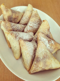 A picture of Apple Pie Samosa.