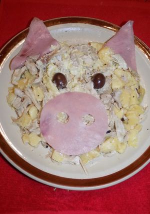 Una foto de Chanchito y arbolito de Navidad  divertido para los chicos