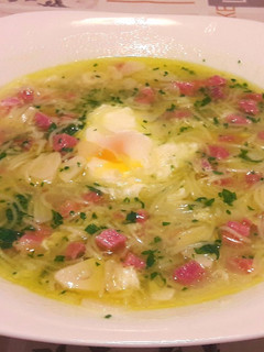 Una foto de Sopa de jamón y huevo