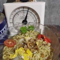 A picture of Mie kuah homemade.