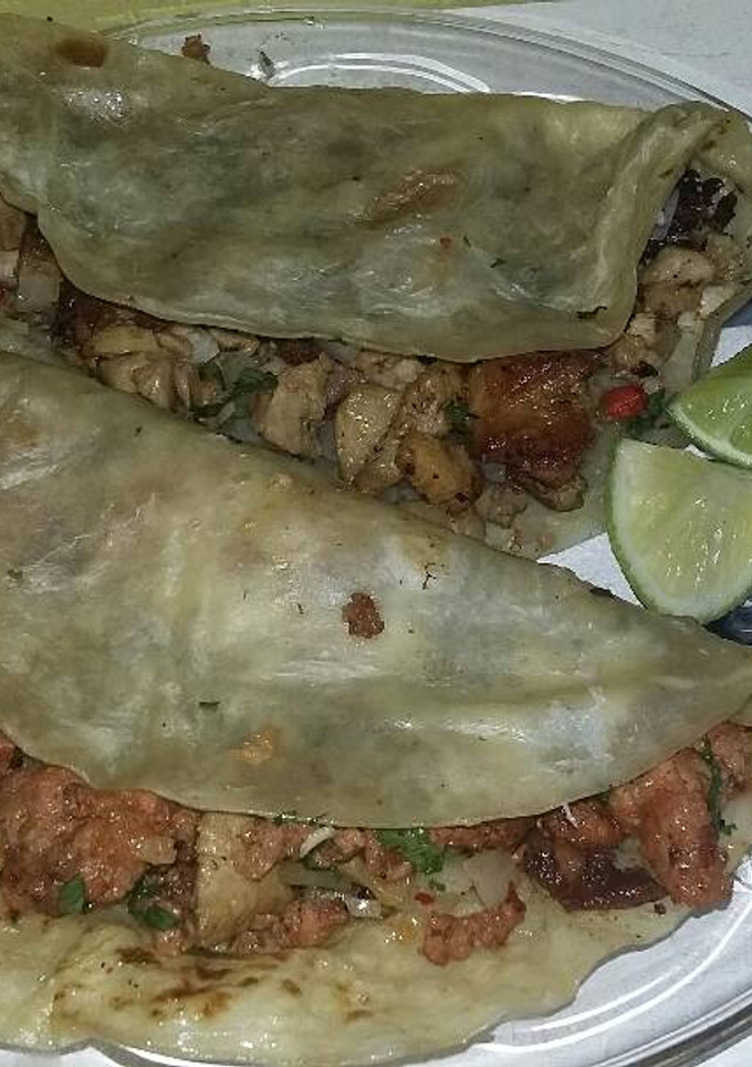 Una foto de Quesadillas de pastor y bistec
