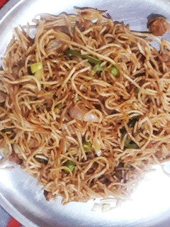 चाऊमिन (chowmein recipe in Hindi) रेसिपी मुख्य फोटो