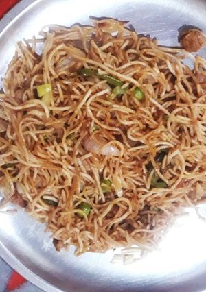 चाऊमिन (chowmein recipe in Hindi) रेसिपी मुख्य फोटो