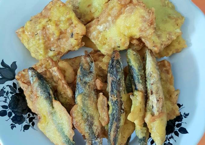 Ikan pindang dan tempe goreng tepung