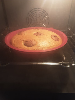 Una foto de Bizcocho de naranja y cookies😋