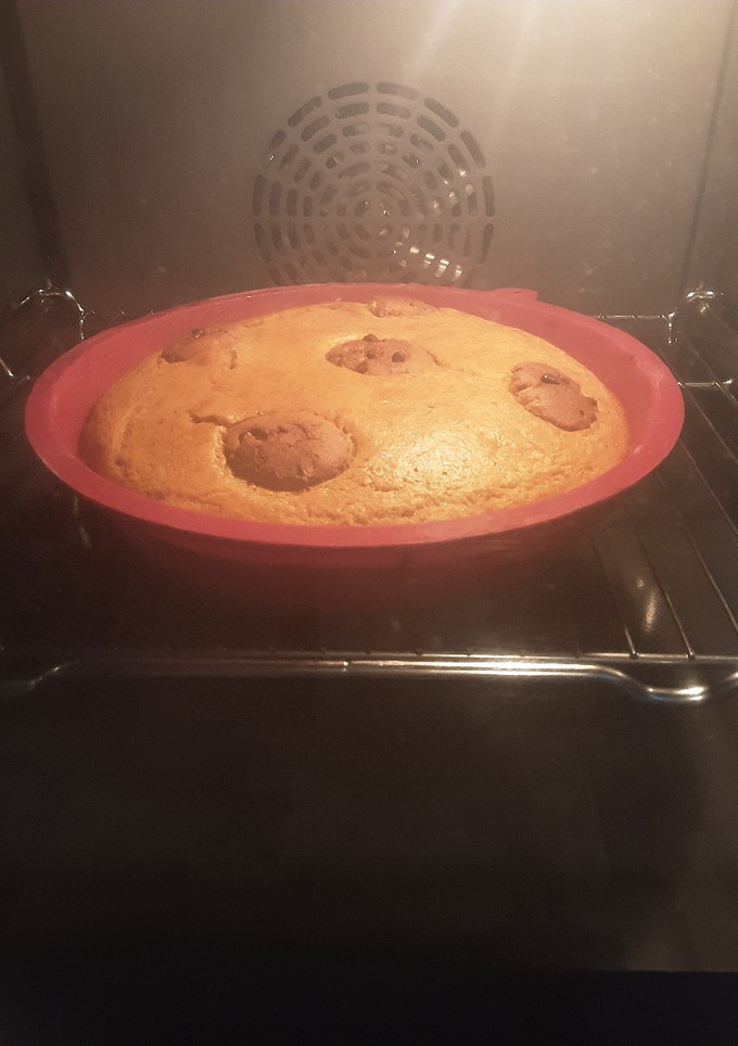 Una foto de Bizcocho de naranja y cookies😋