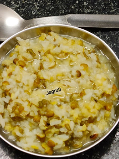 A picture of Green Split Moong Dal Khichdi (Chilke wali moong dal Khichdi) !!.