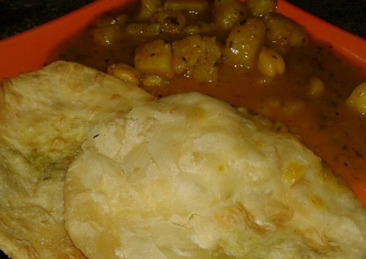 Hing kachori and ghoogni