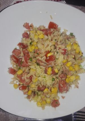 Una foto de Salpicón de arroz con atún....🍷