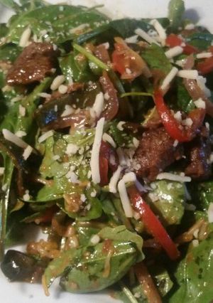 A picture of Steak & Spinach Salad w/ Mole Dressing.