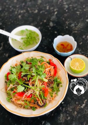 Hình của món Miến xào thịt gà.