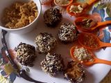 સ્વીટ એન્ડ સ્પાઈસી ચોકલેટ બોલ (Sweet Spicy Chocolate Balls Recipe In Gujarati)