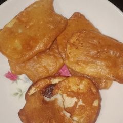 A picture of Aloo pakora.