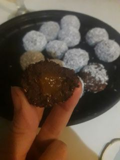 Una foto de Brigadeiro relleno de dulce de leche