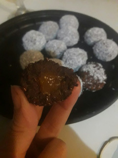 Una foto de Brigadeiro relleno de dulce de leche