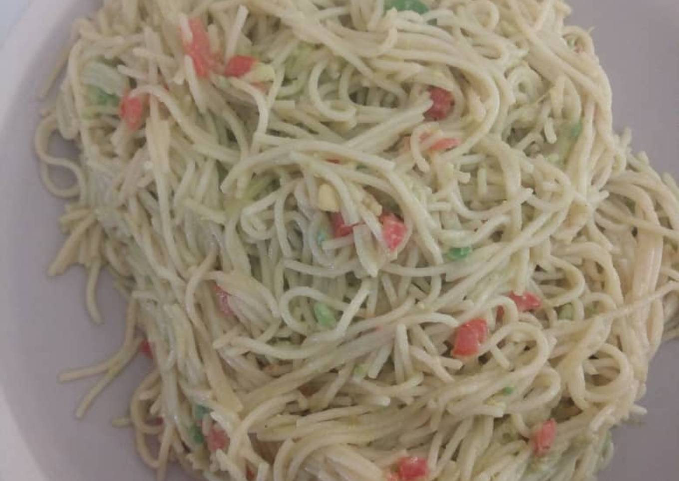 Spaghetti with avocado