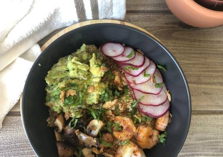 Bowl de camarão, cogumelos e abacate - Tudogosreceitas