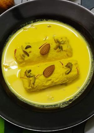 A picture of Bread Malai Roll.