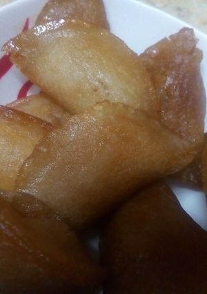 A picture of Qatayef with Nuts.