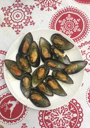 Una foto de Mejillones en mojo de perejil