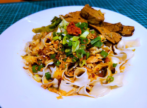 川味油潑辣子麵（快速無肉版） 的食譜成品照片