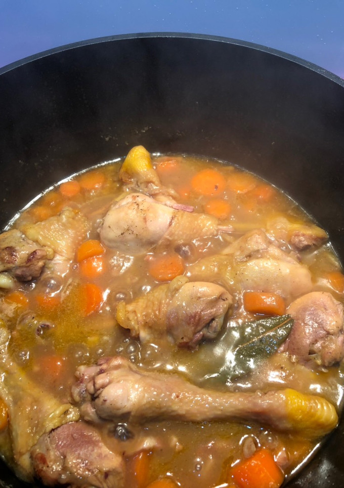 Una foto de Pollo en salsa con zanahorias