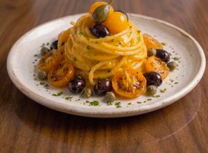 Foto di Spaghetti alla Puttanesca in Giallo
