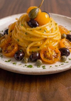 Foto di Spaghetti alla Puttanesca in Giallo