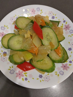 甜椒炒小黃瓜(清冰箱料理) 的食譜成品照片