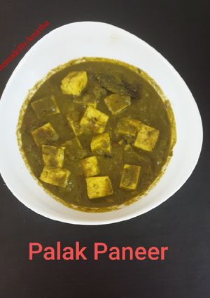 A picture of Palak paneer.