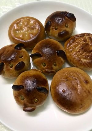 Hình của món Bánh trung thu phiên bản k cần nấu nươc đường, và k cần khuôn 😂.
