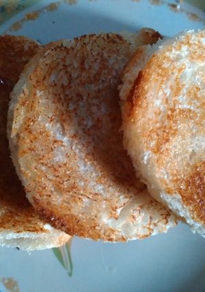 A picture of Simple round sandwiches.